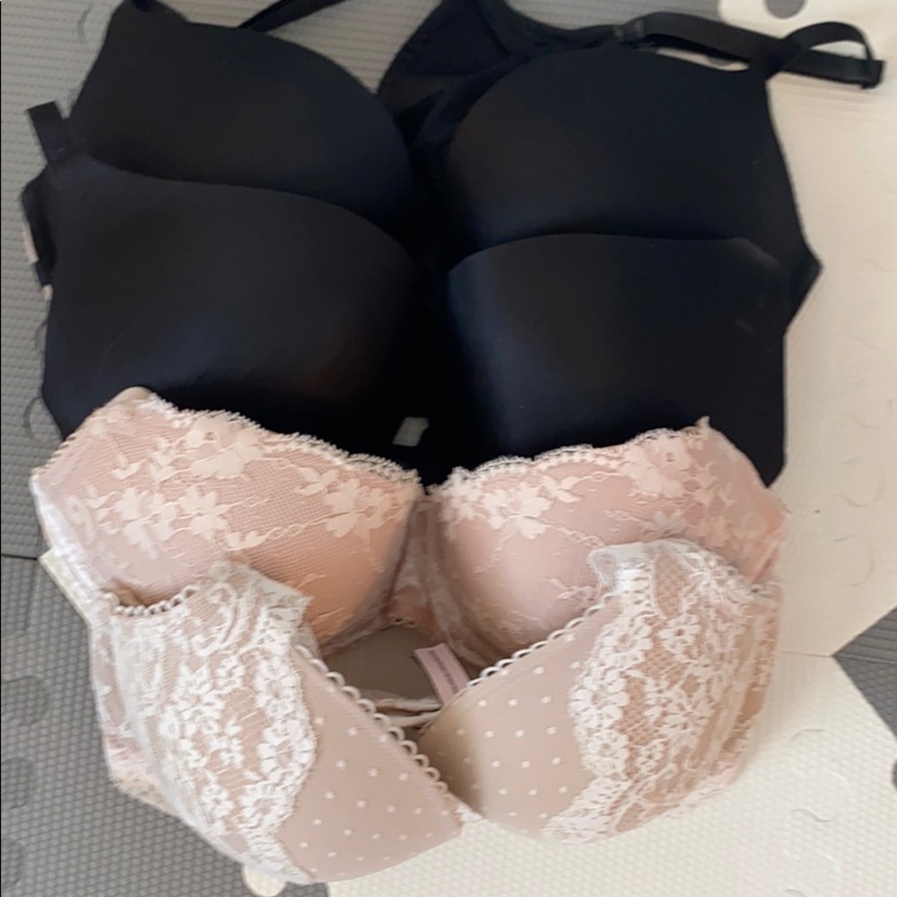 Lot of 4 Victoria Secret bras